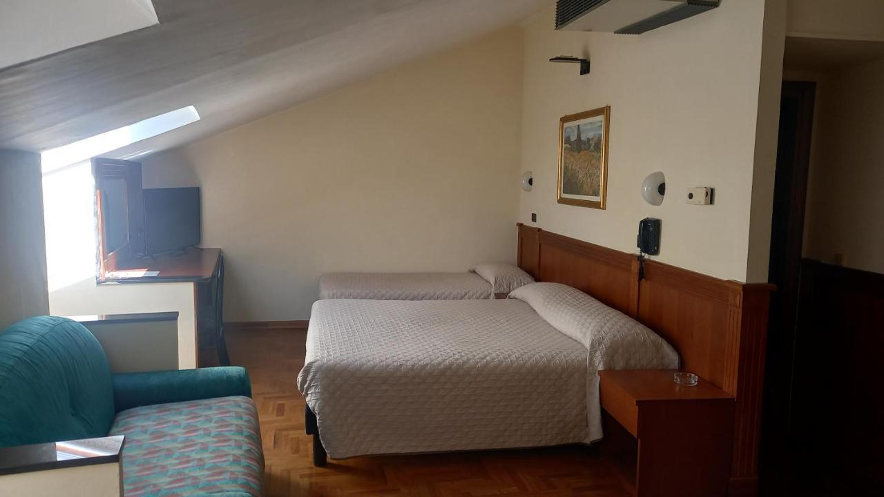 Hotel Valentino Centro Storico Орвието Екстериор снимка