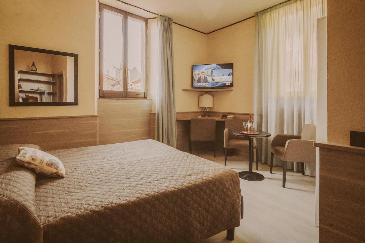 Hotel Valentino Centro Storico Орвието Екстериор снимка