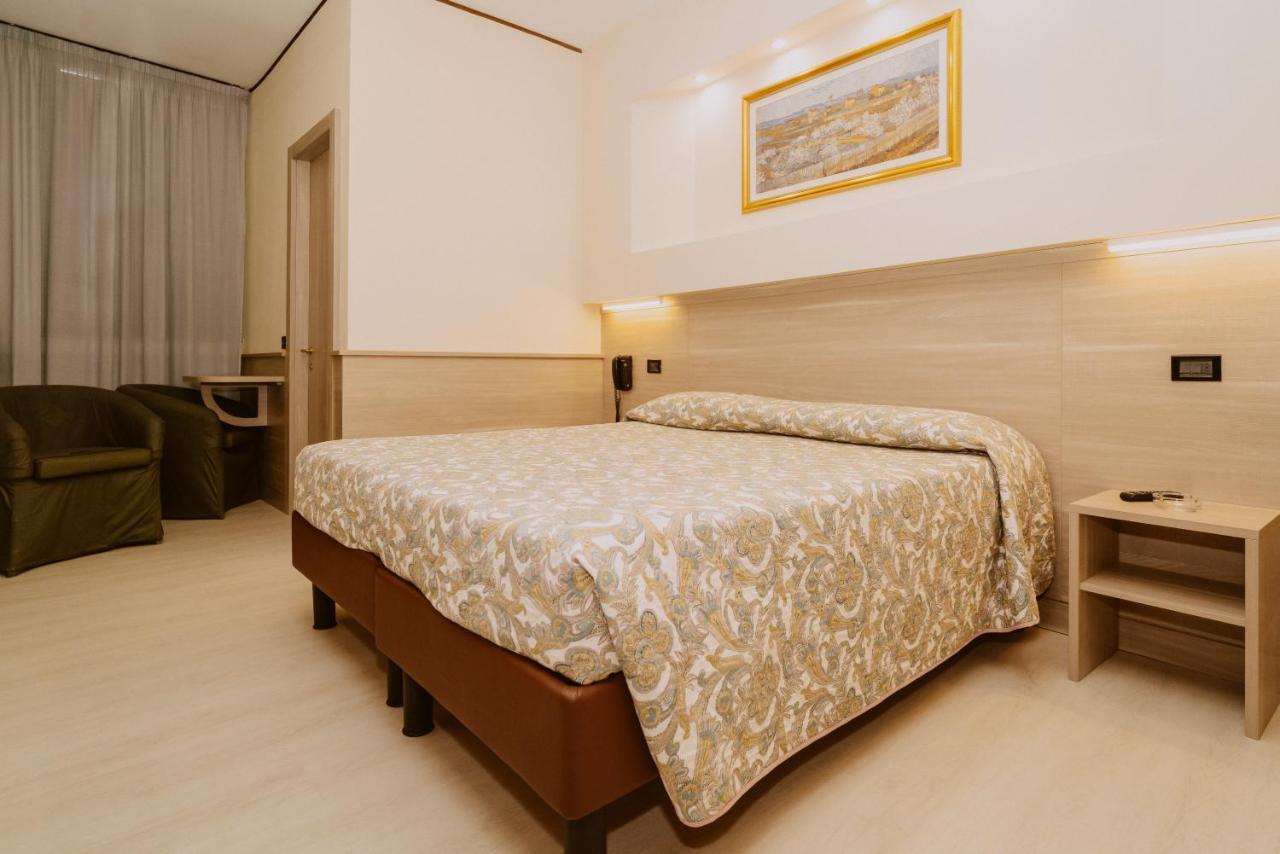 Hotel Valentino Centro Storico Орвието Екстериор снимка