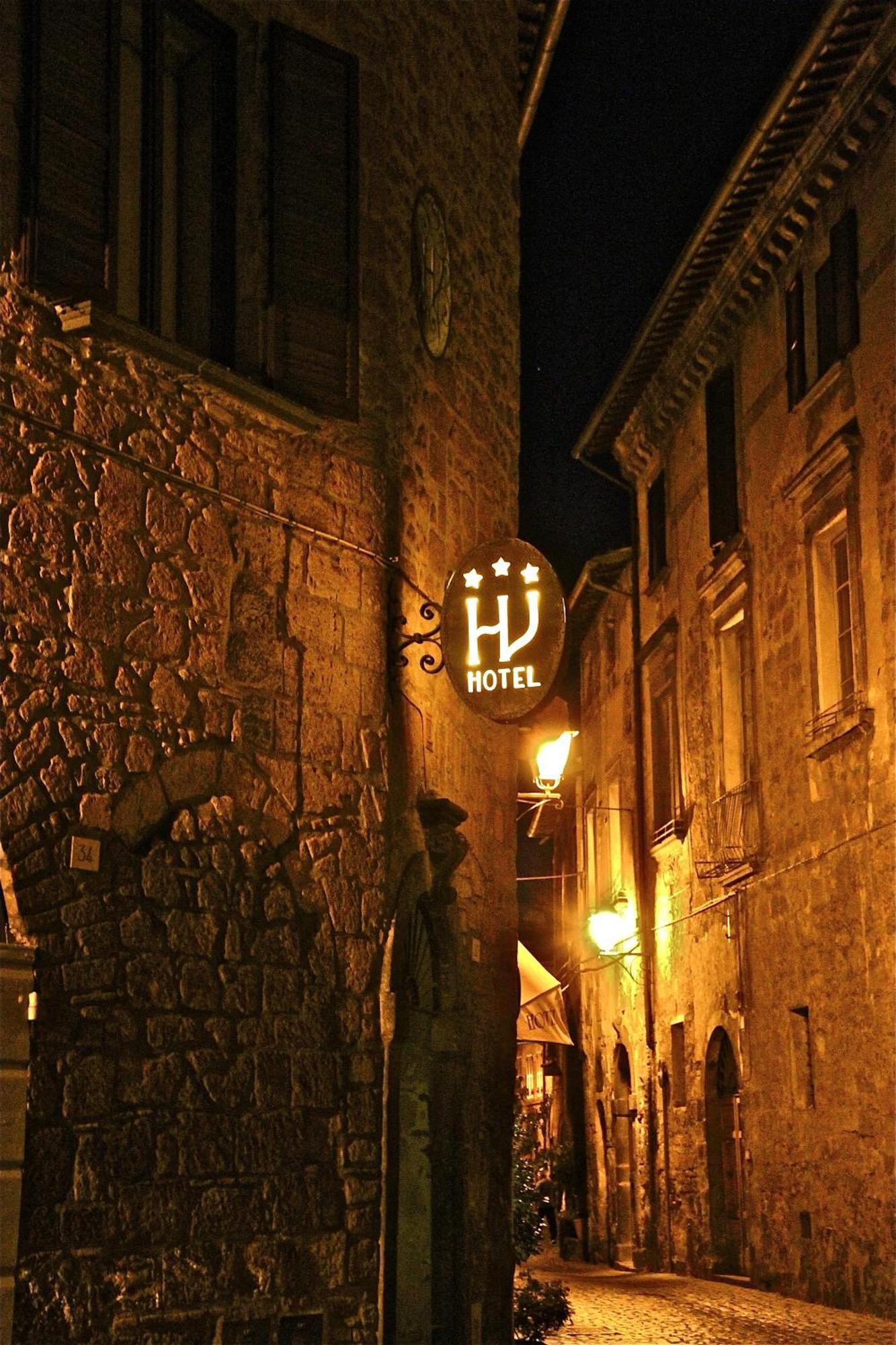 Hotel Valentino Centro Storico Орвието Екстериор снимка