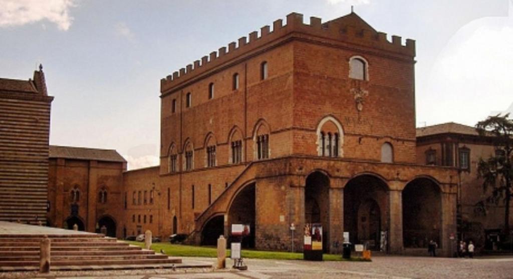 Hotel Valentino Centro Storico Орвието Екстериор снимка