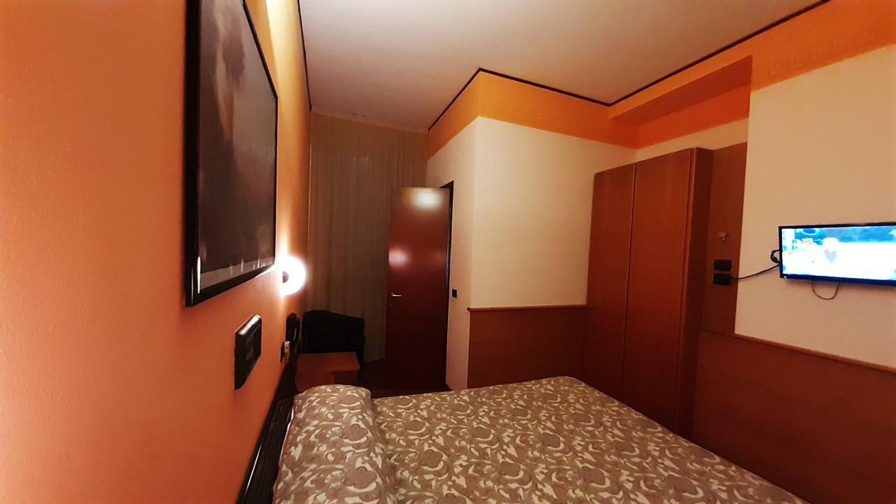 Hotel Valentino Centro Storico Орвието Екстериор снимка