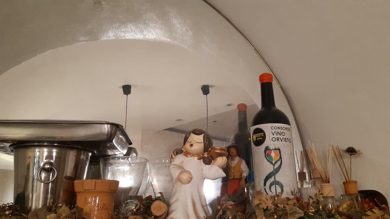 Hotel Valentino Centro Storico Орвието Екстериор снимка