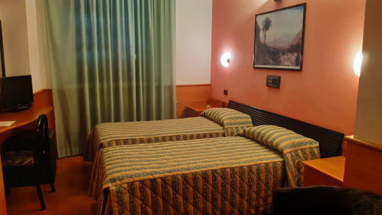 Hotel Valentino Centro Storico Орвието Екстериор снимка