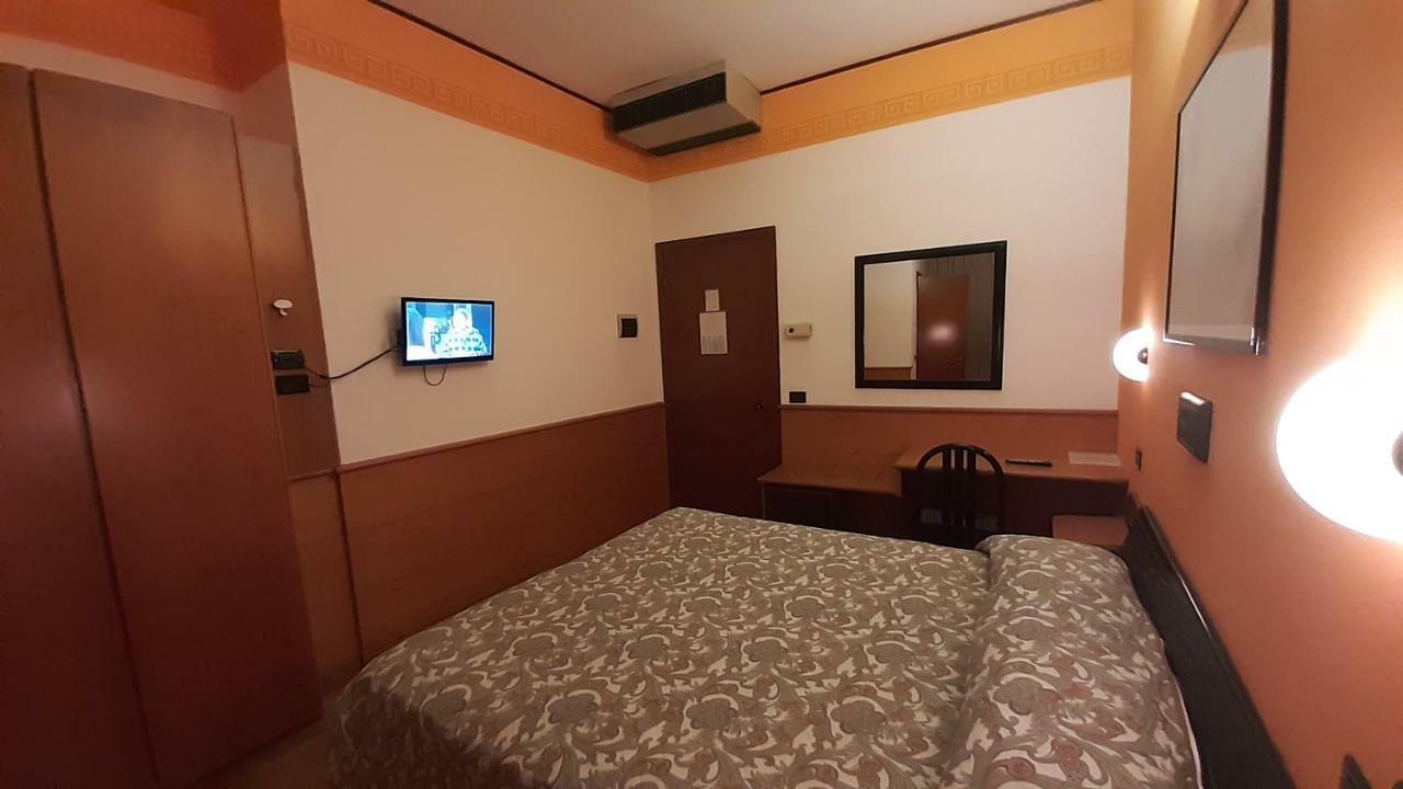 Hotel Valentino Centro Storico Орвието Екстериор снимка