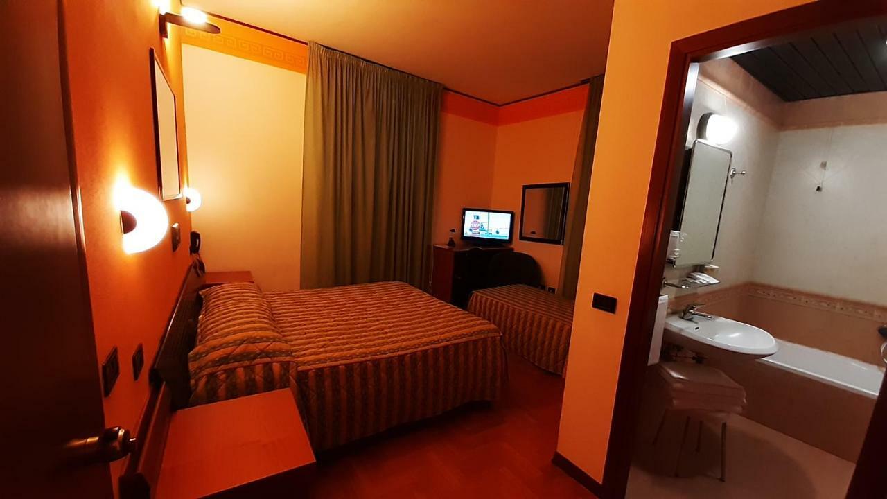 Hotel Valentino Centro Storico Орвието Екстериор снимка